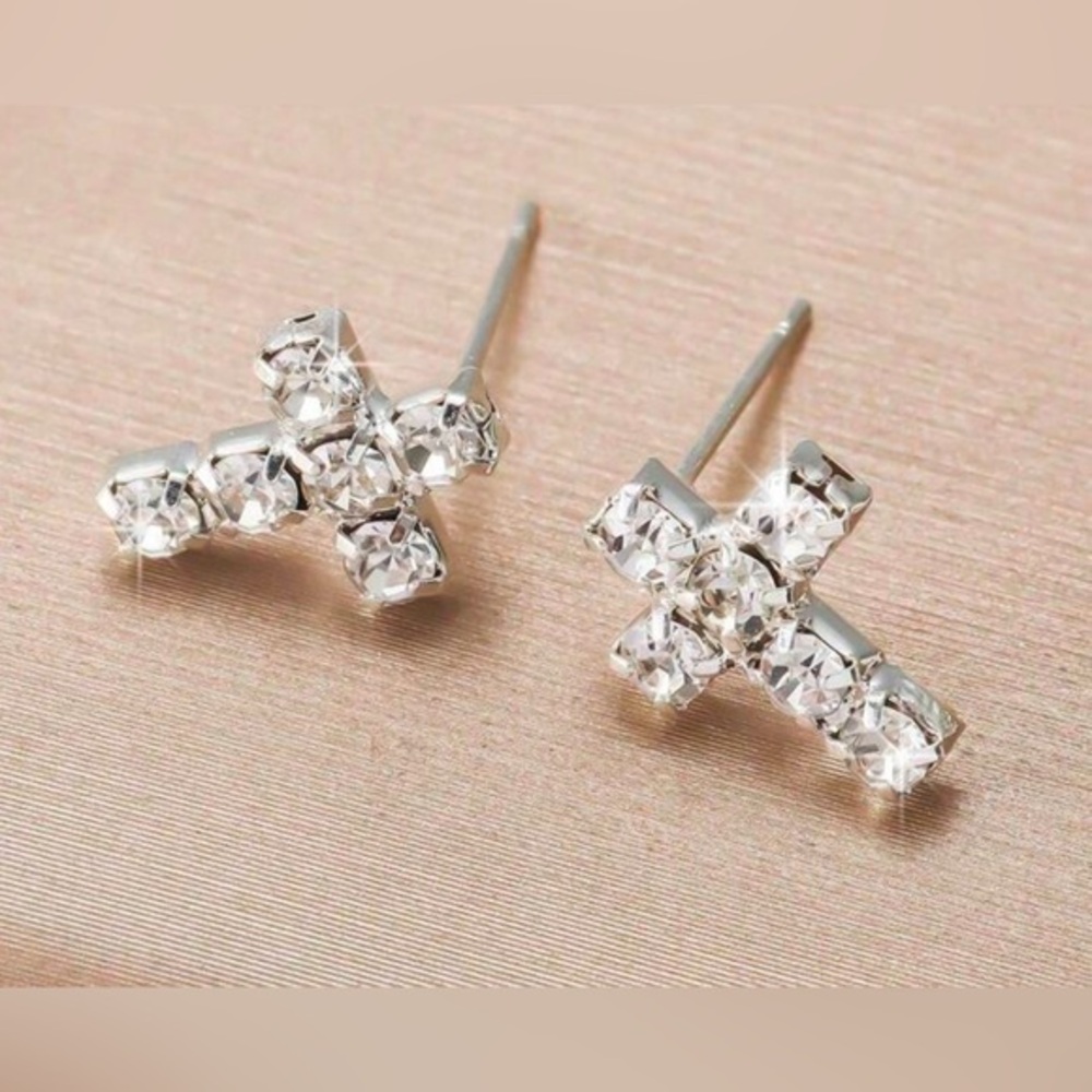 Sparkling Crystal Cross Stud Earrings 🧚🧚‍♀️🧚‍♂️